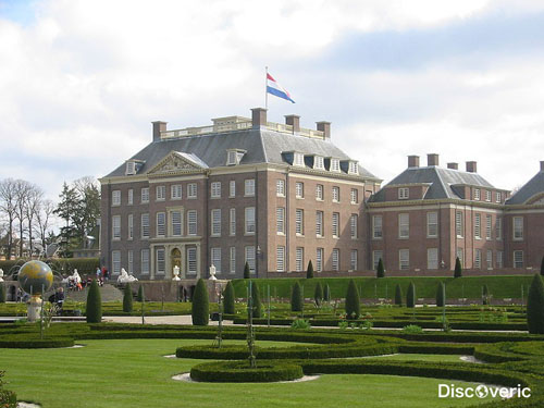 Замок-дворец Ло