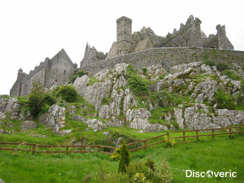 Утес у города Кэшел