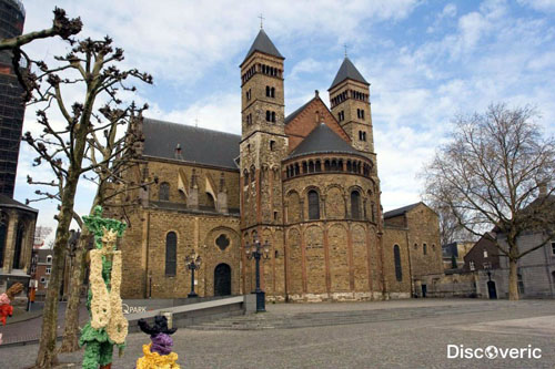 Базилика Синт-Сервас